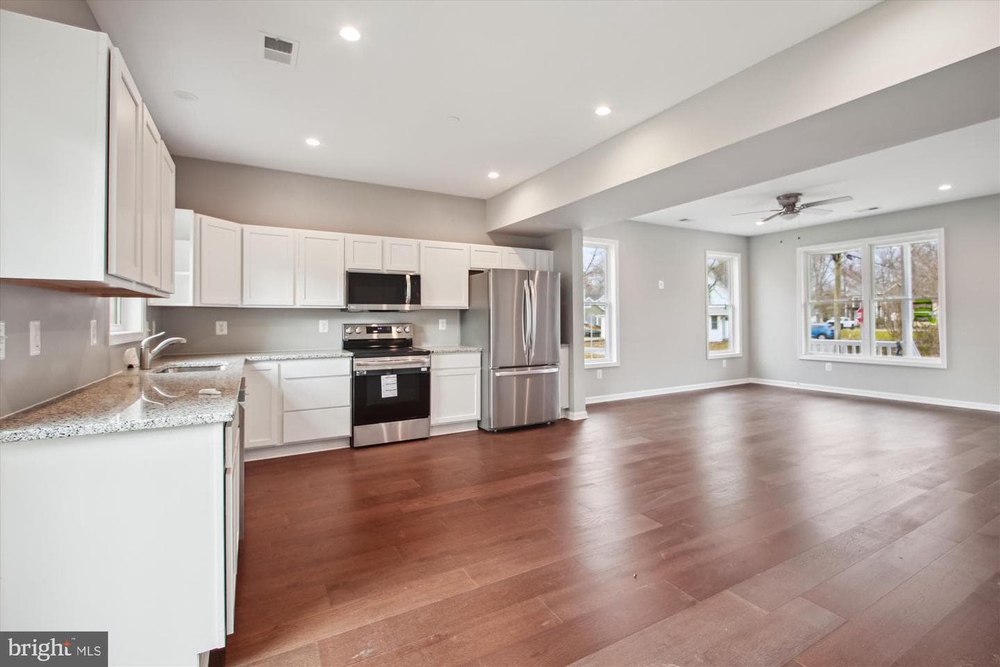 1225 Spruce Avenue photo 6