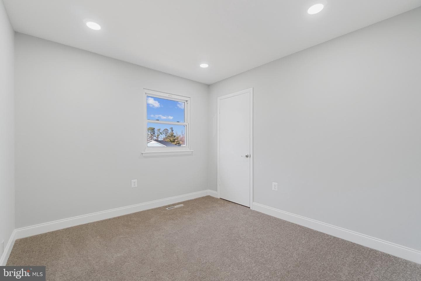 327 Chalet Drive photo 18