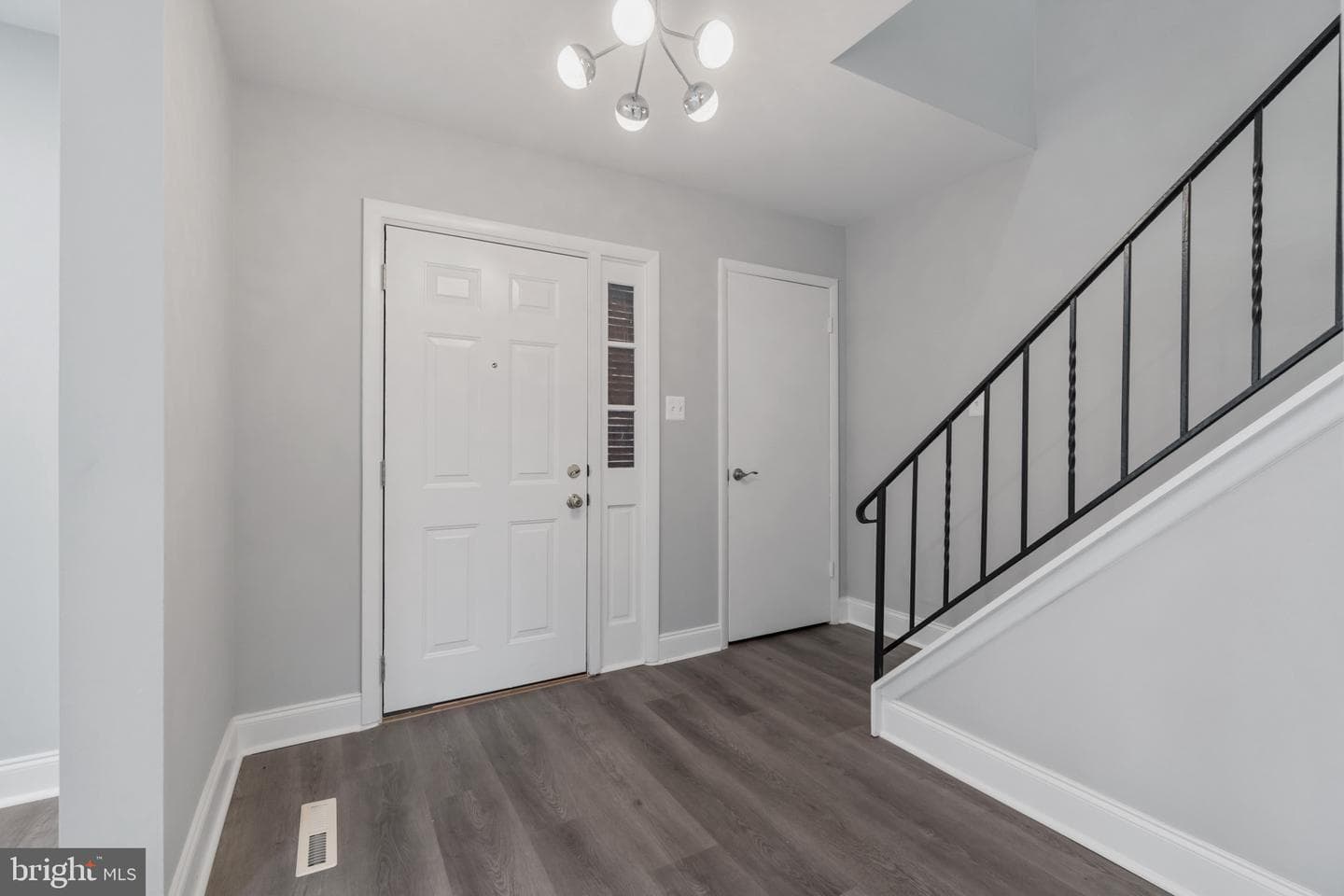 327 Chalet Drive photo 2