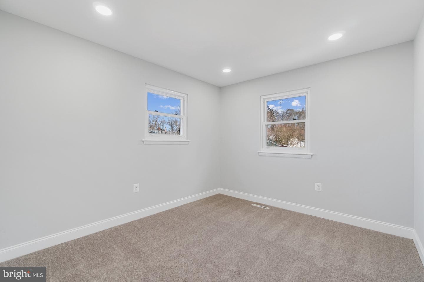 327 Chalet Drive photo 20