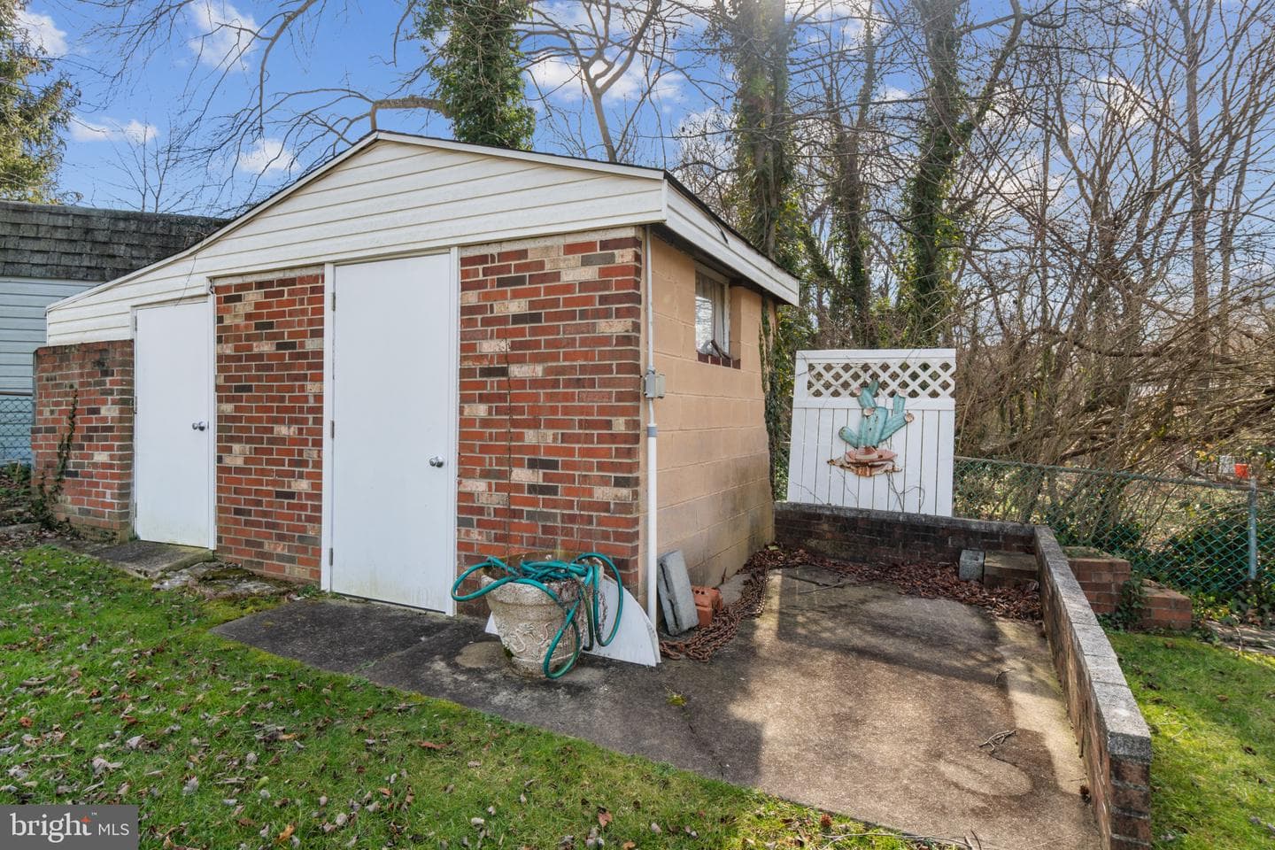 327 Chalet Drive photo 31
