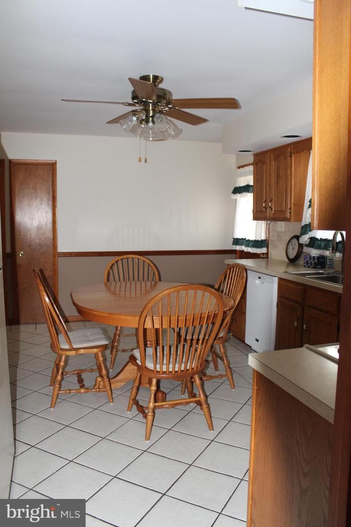 832 Lucky Road photo 6