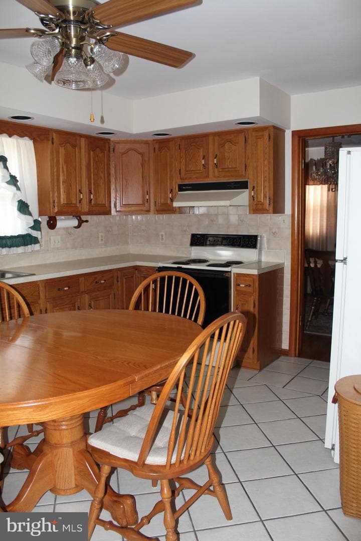 832 Lucky Road photo 8