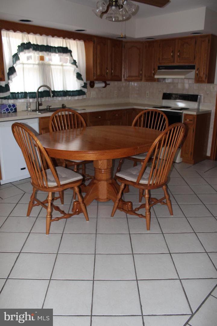 832 Lucky Road photo 9