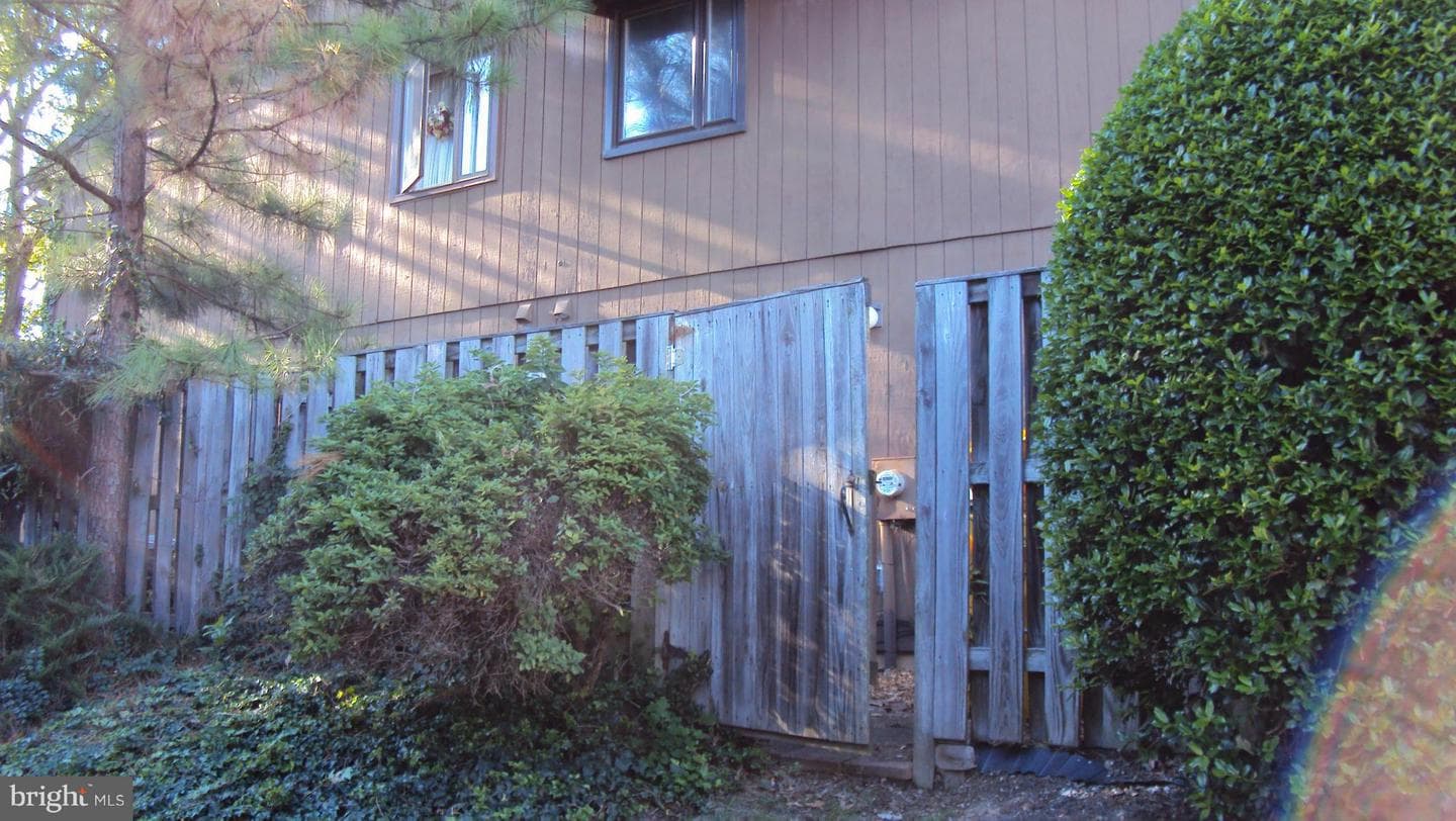 396 West Court photo 16
