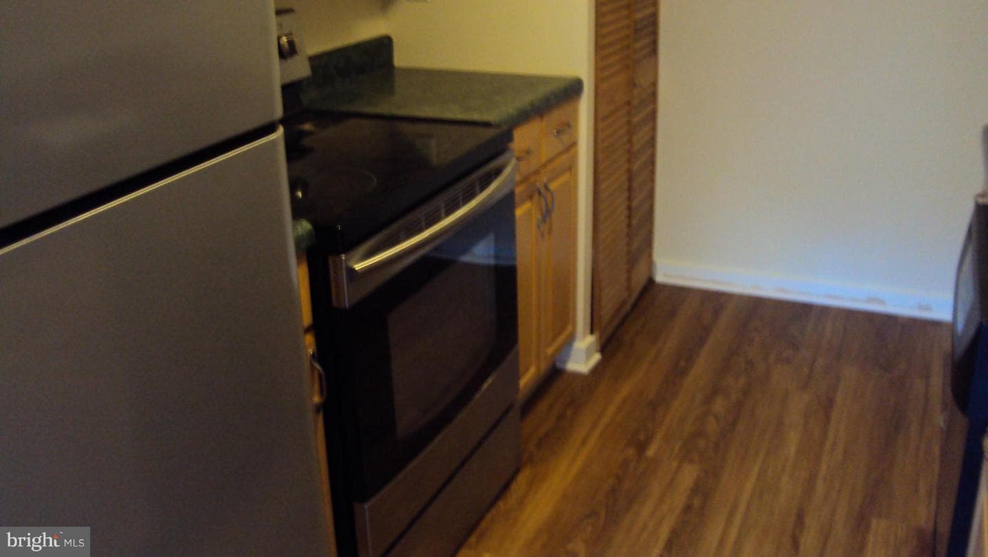 396 West Court photo 4