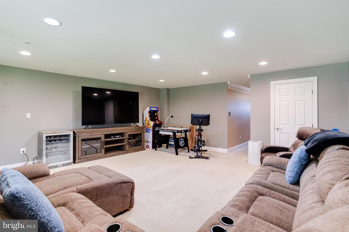 7674 Timbercross Lane photo 8