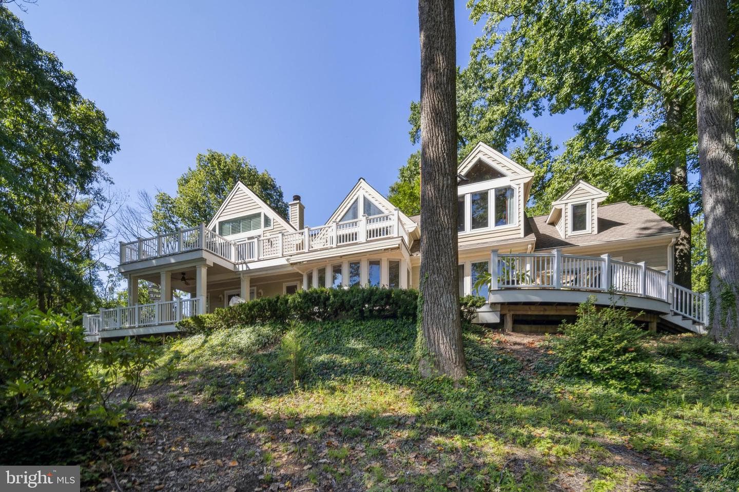 1011 Dulaney Lane photo 3