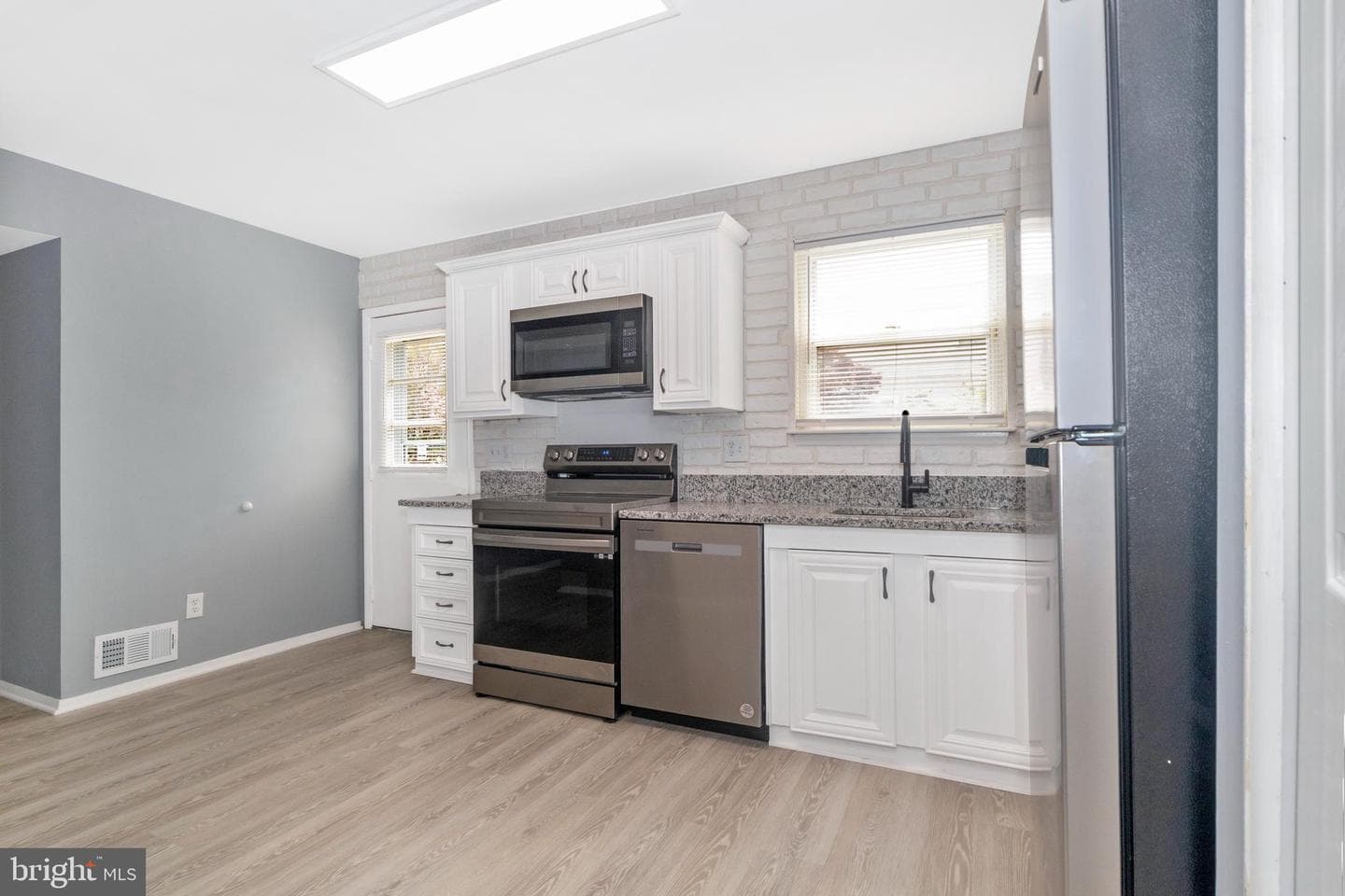 457 Kenilworth Court photo 10