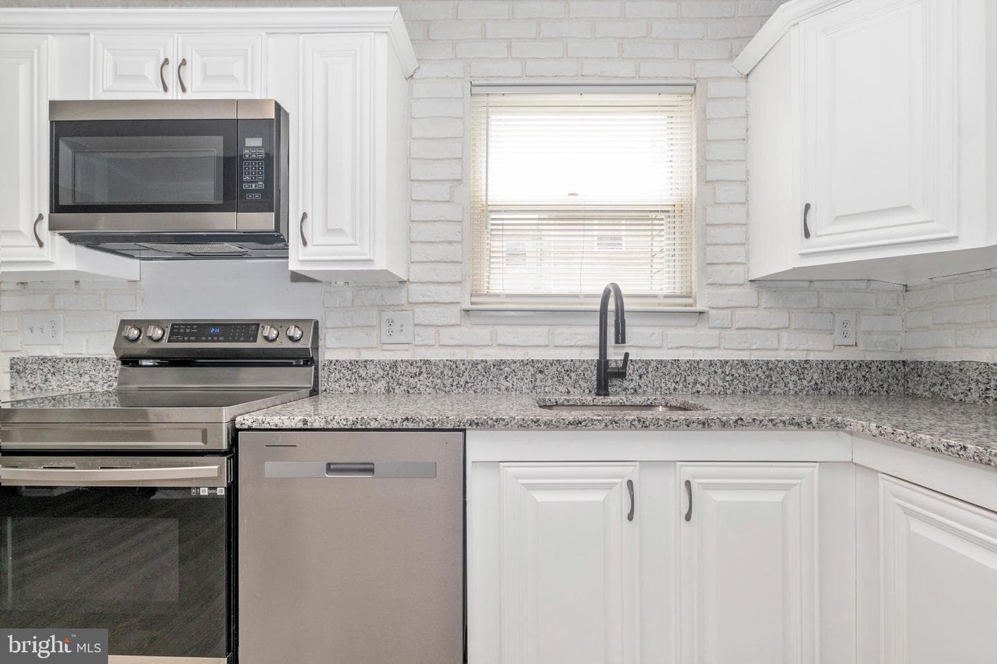 457 Kenilworth Court photo 11
