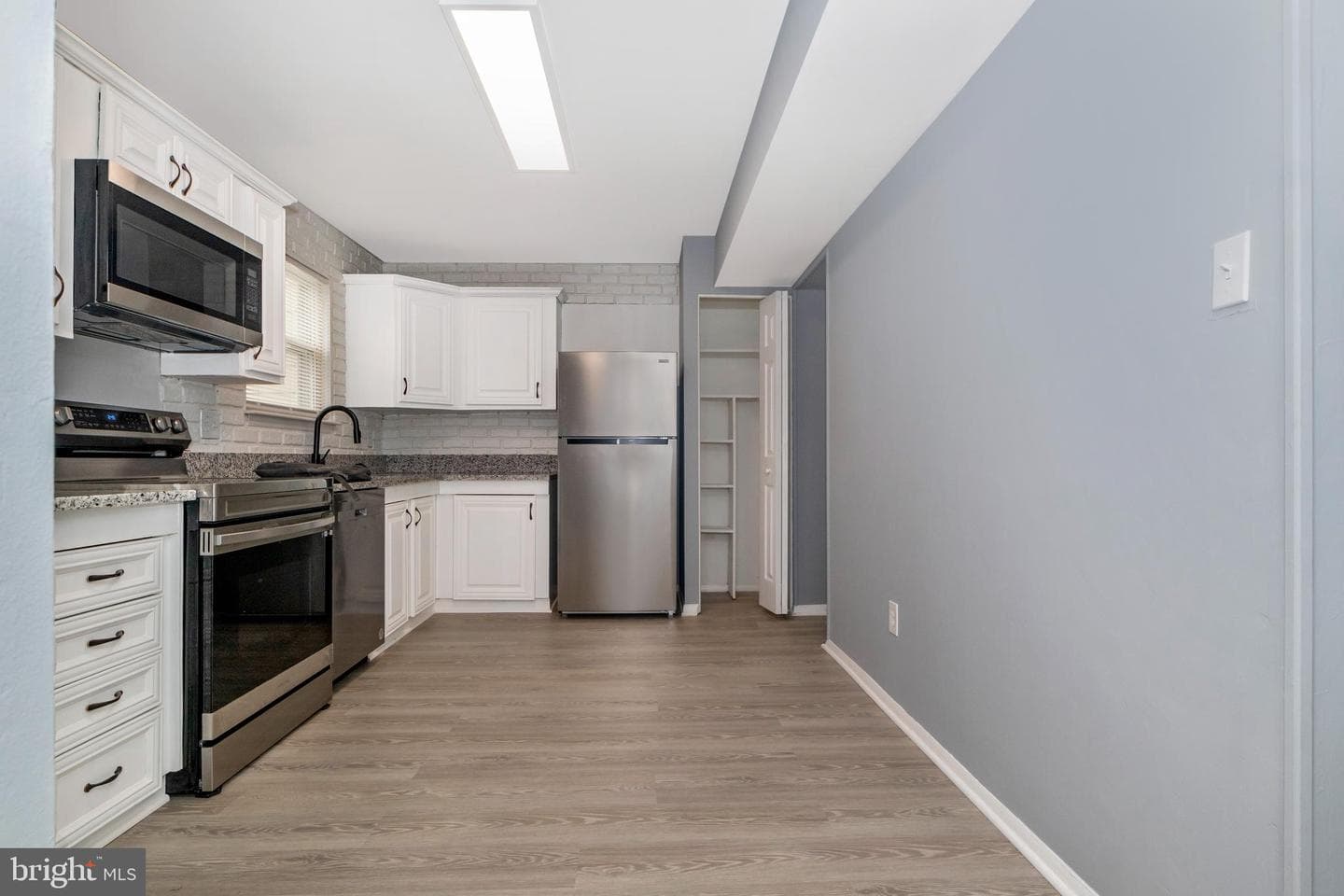457 Kenilworth Court photo 14