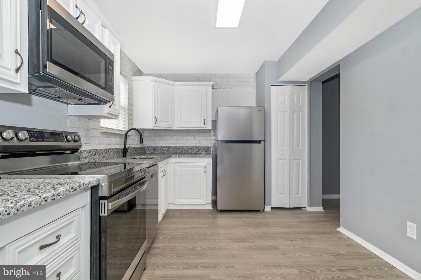 457 Kenilworth Court photo 15