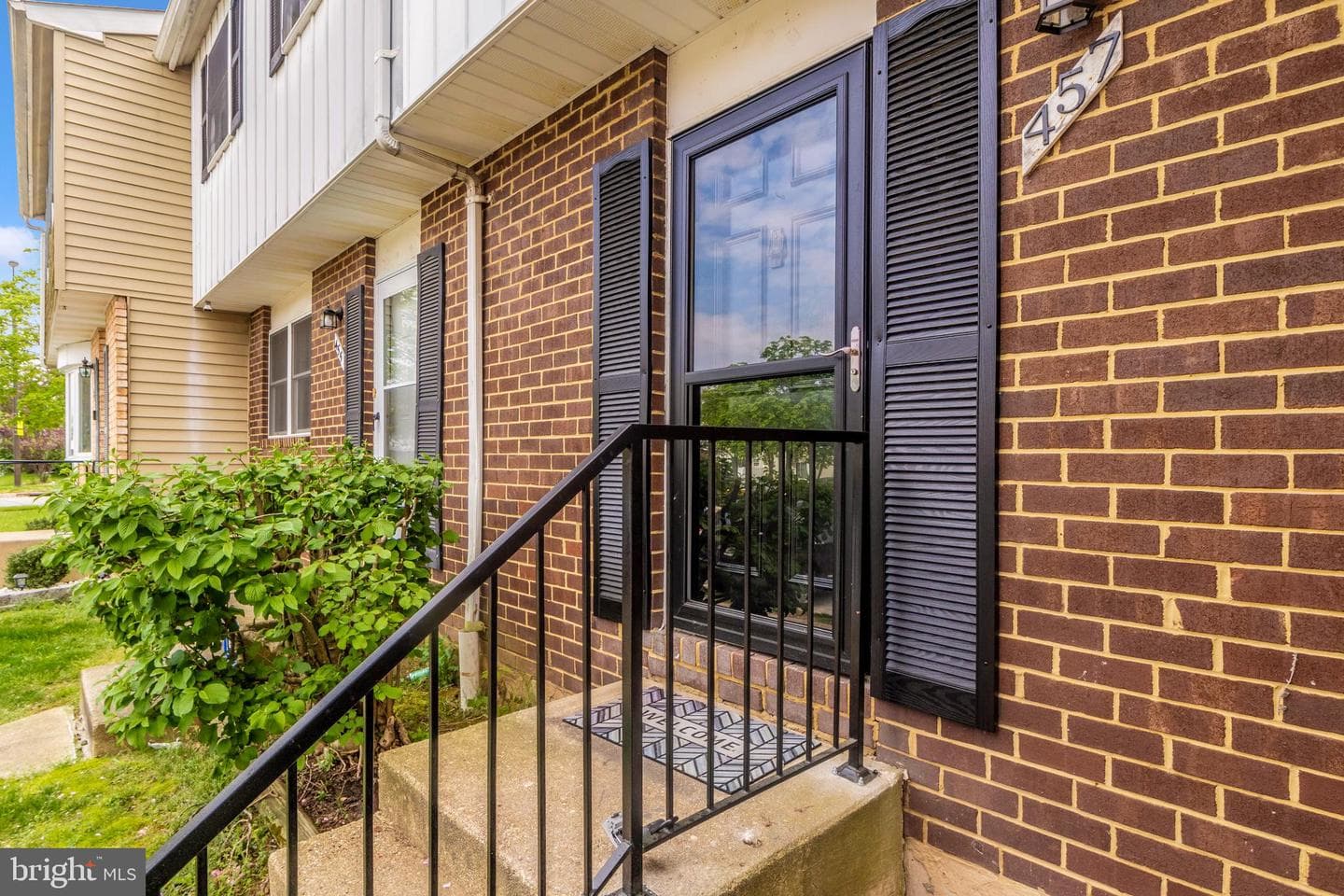457 Kenilworth Court photo 2