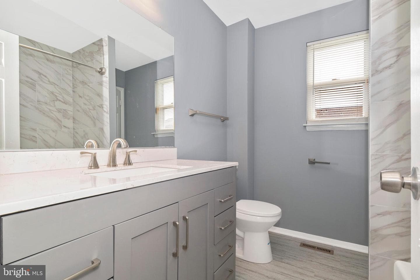 457 Kenilworth Court photo 22