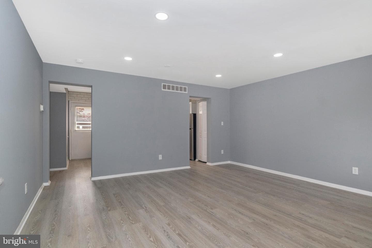 457 Kenilworth Court photo 4