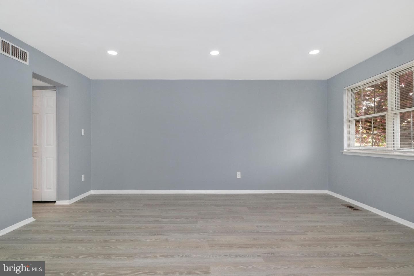457 Kenilworth Court photo 5