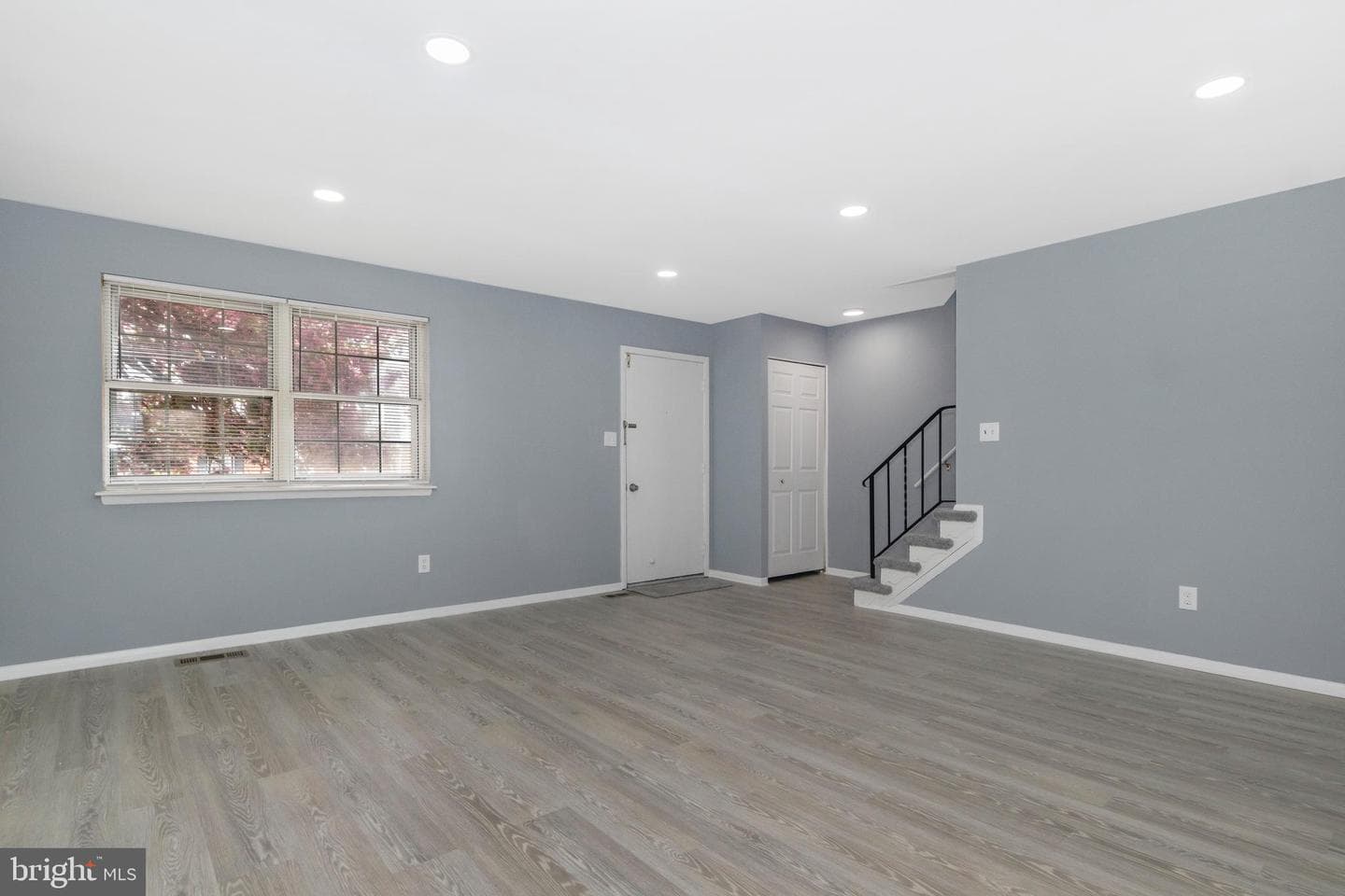 457 Kenilworth Court photo 7