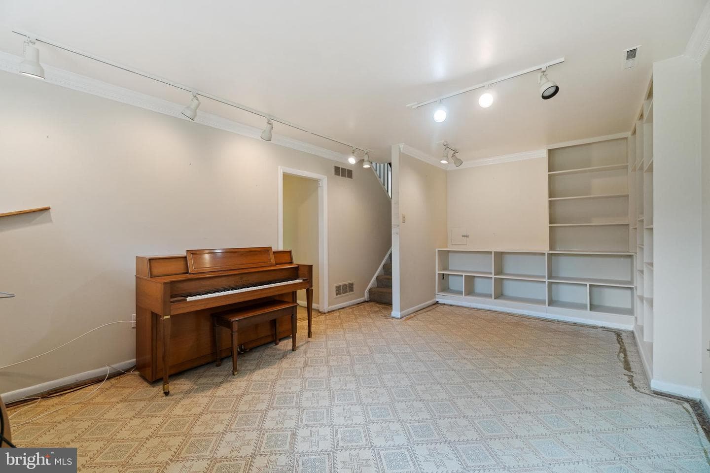 1817 Glade Court photo 35