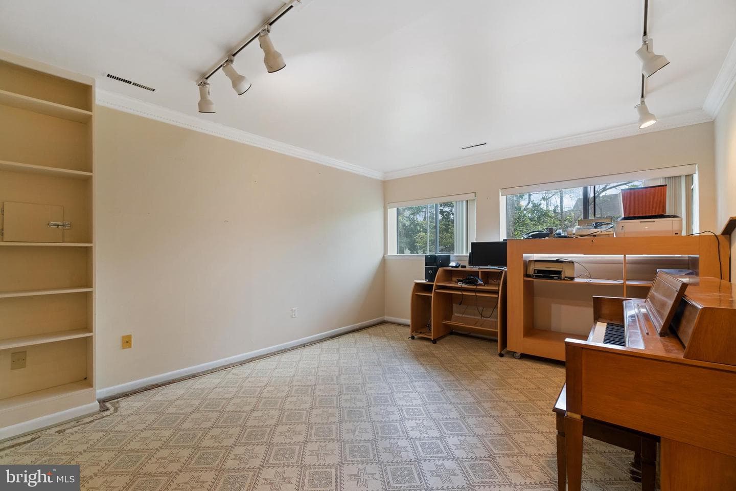 1817 Glade Court photo 36