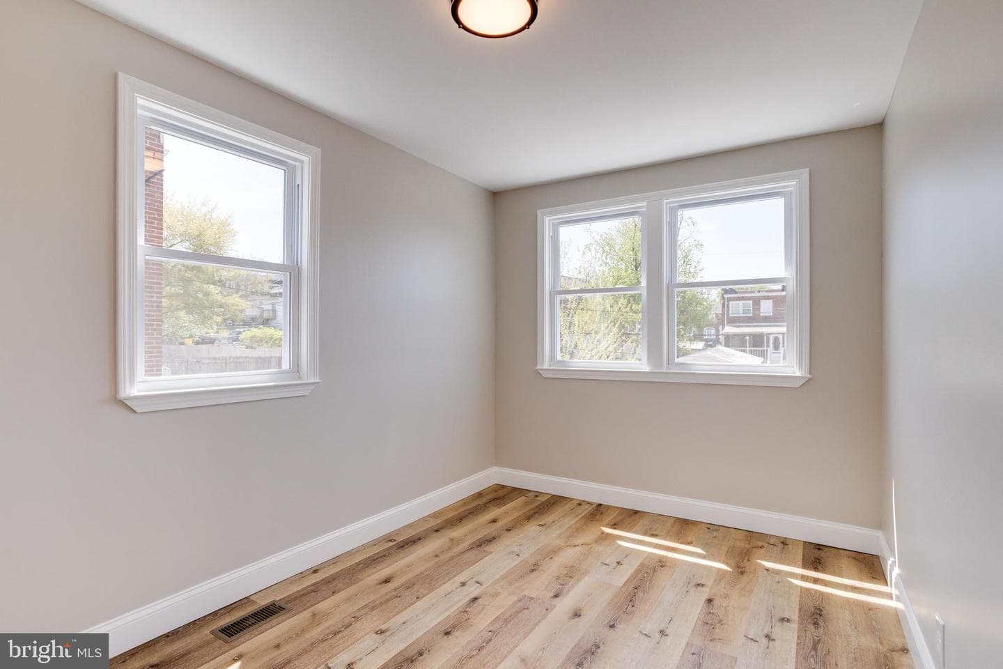 319 Arden Road W photo 23