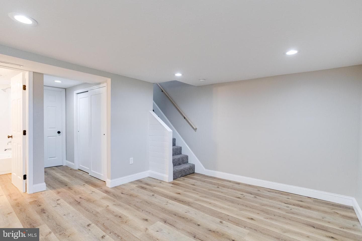 319 Arden Road W photo 29