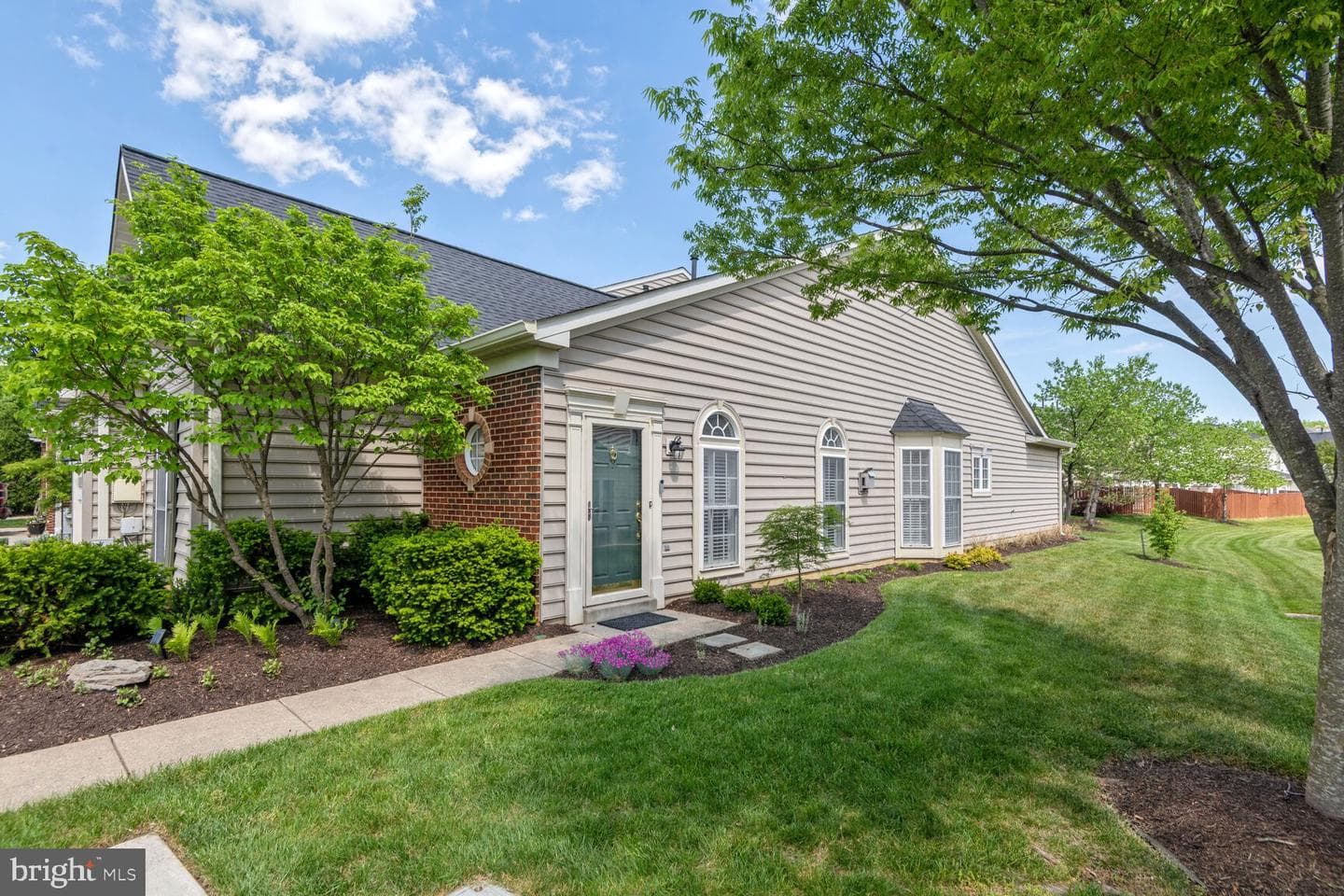 305 Hamlet Circle photo 1