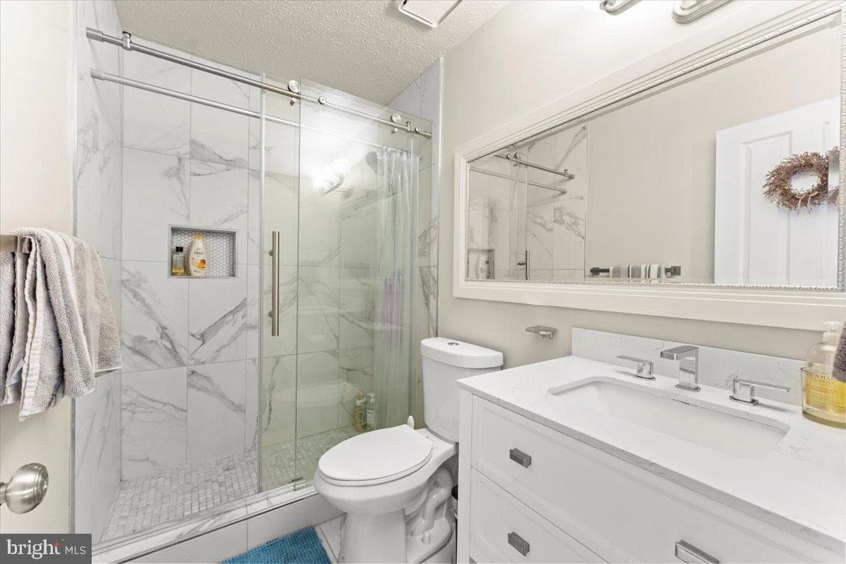 1803 Baffin Street photo 11