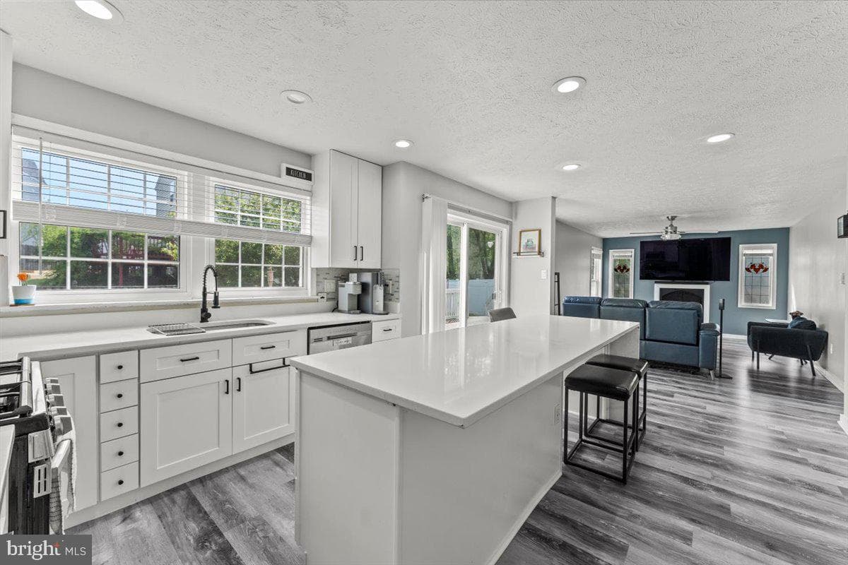1803 Baffin Street photo 2