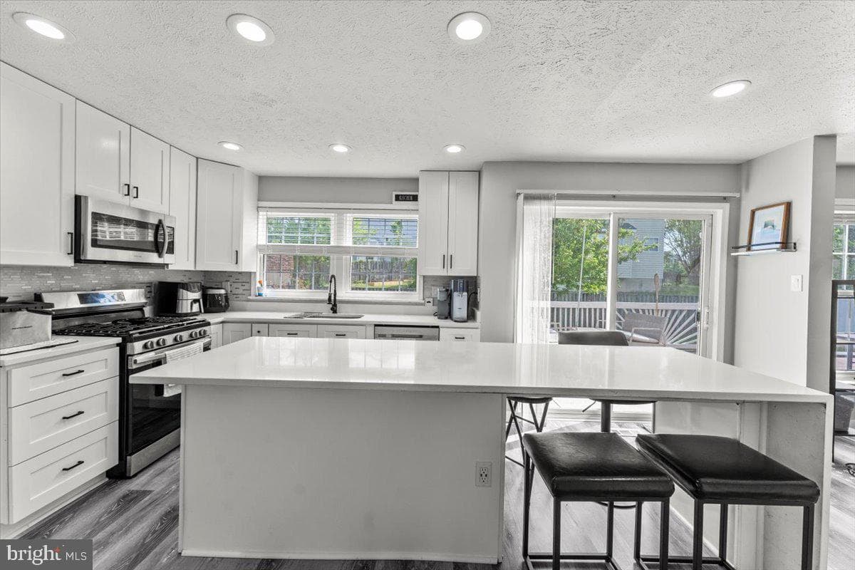 1803 Baffin Street photo 3