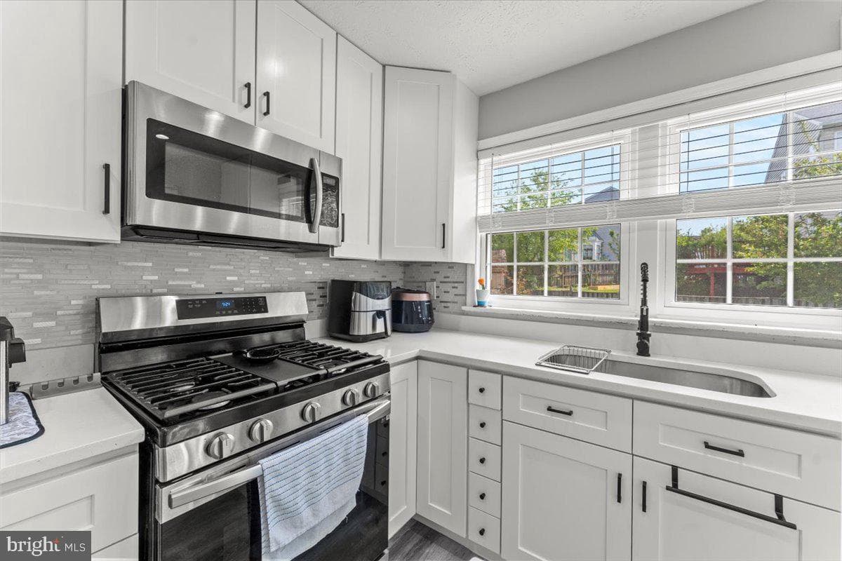 1803 Baffin Street photo 4