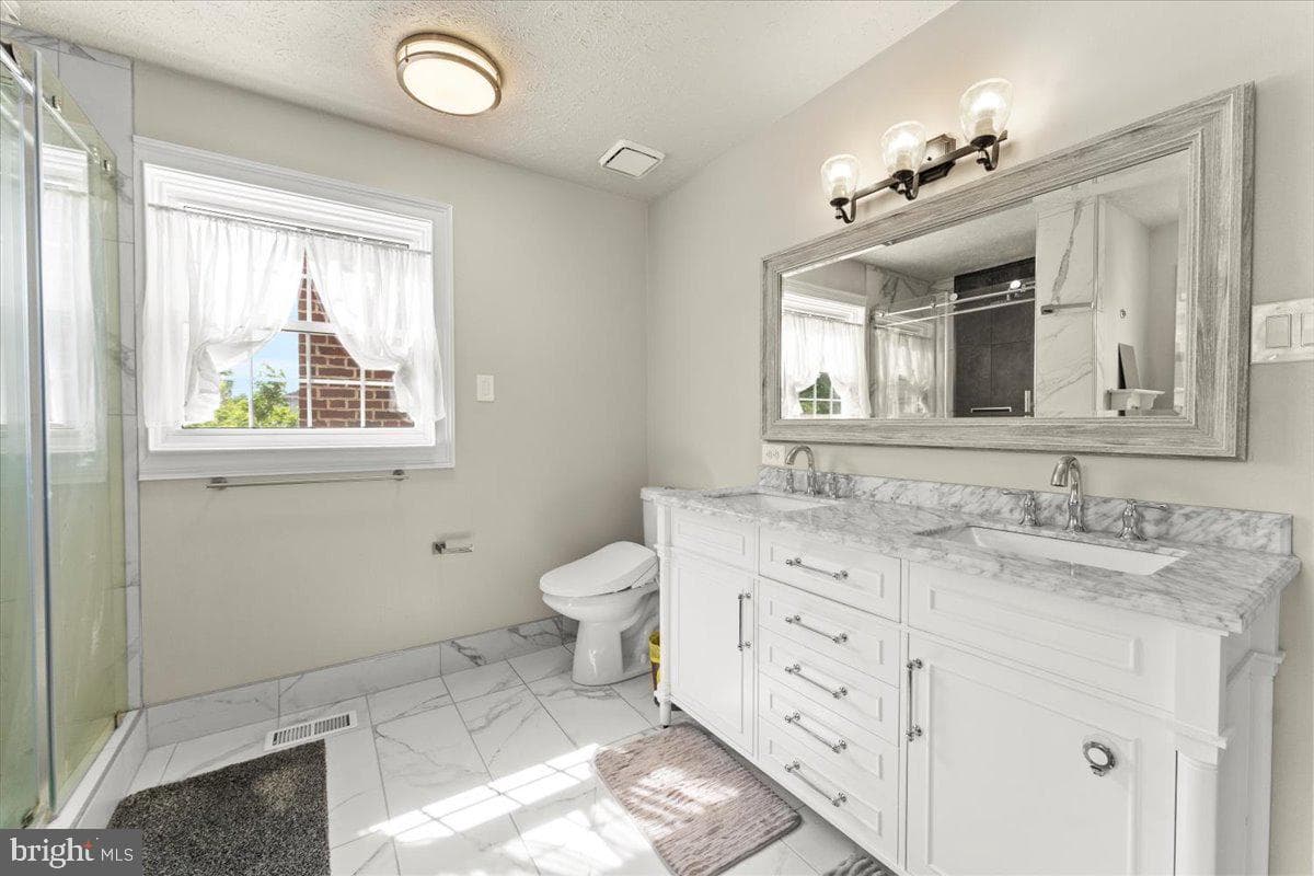 1803 Baffin Street photo 9