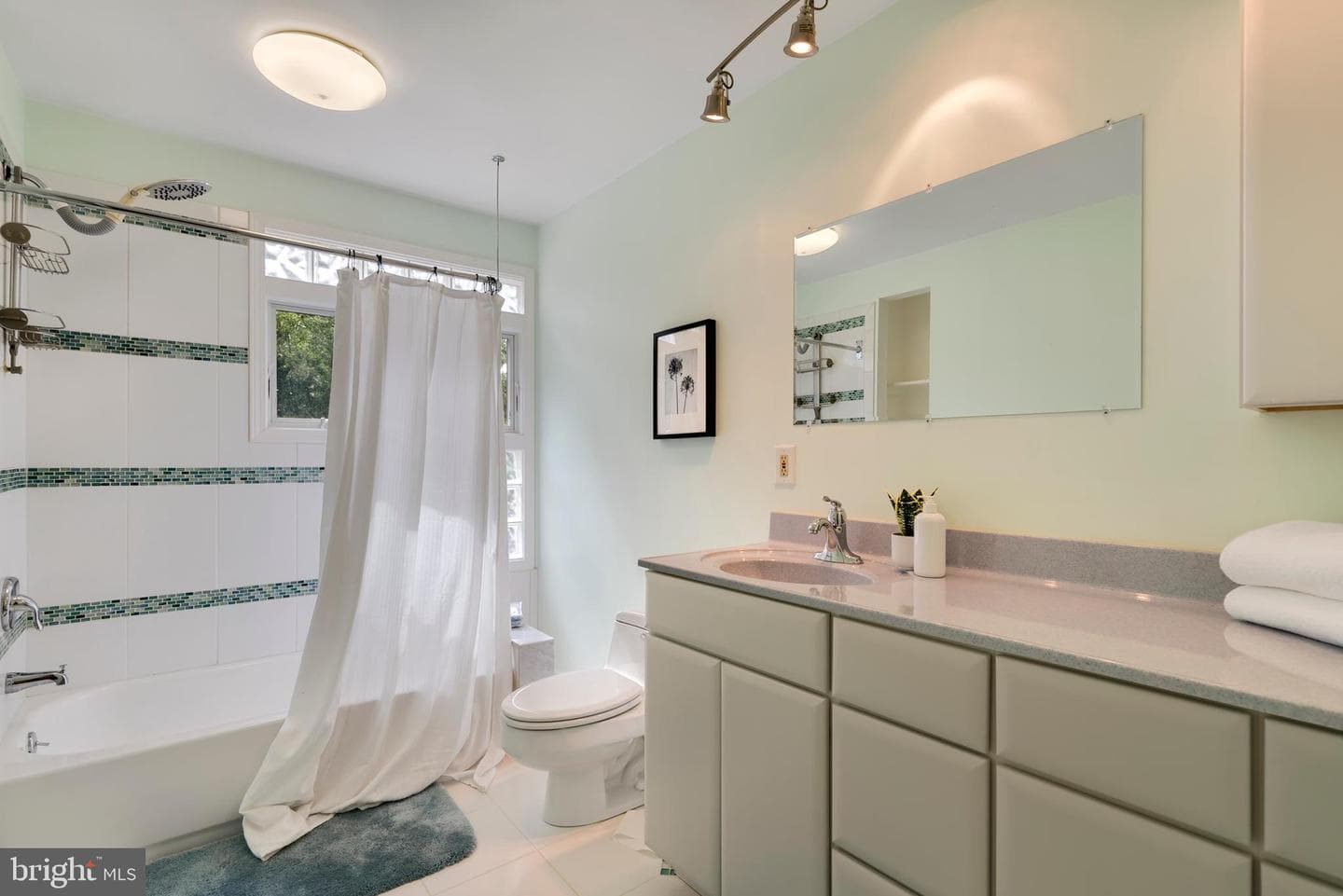 402 Sheffield Road photo 33