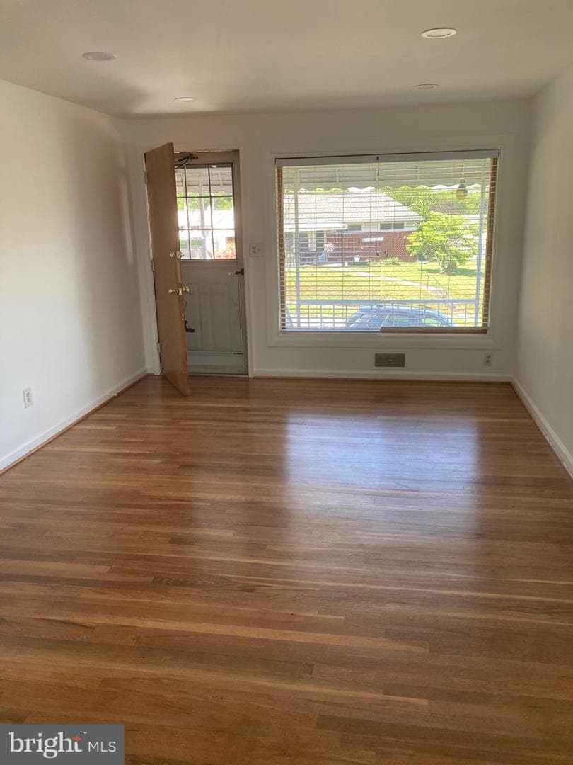 301 Milton Court photo 6