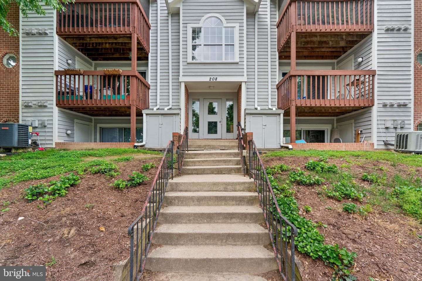 208 Spring Maiden Court #103 photo 3
