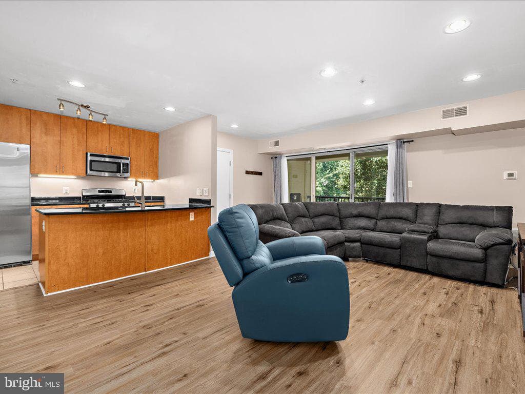1134 Cove Road #301 photo 9