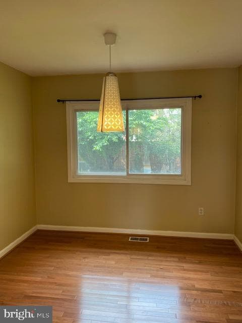1936 Cambridge Drive photo 4