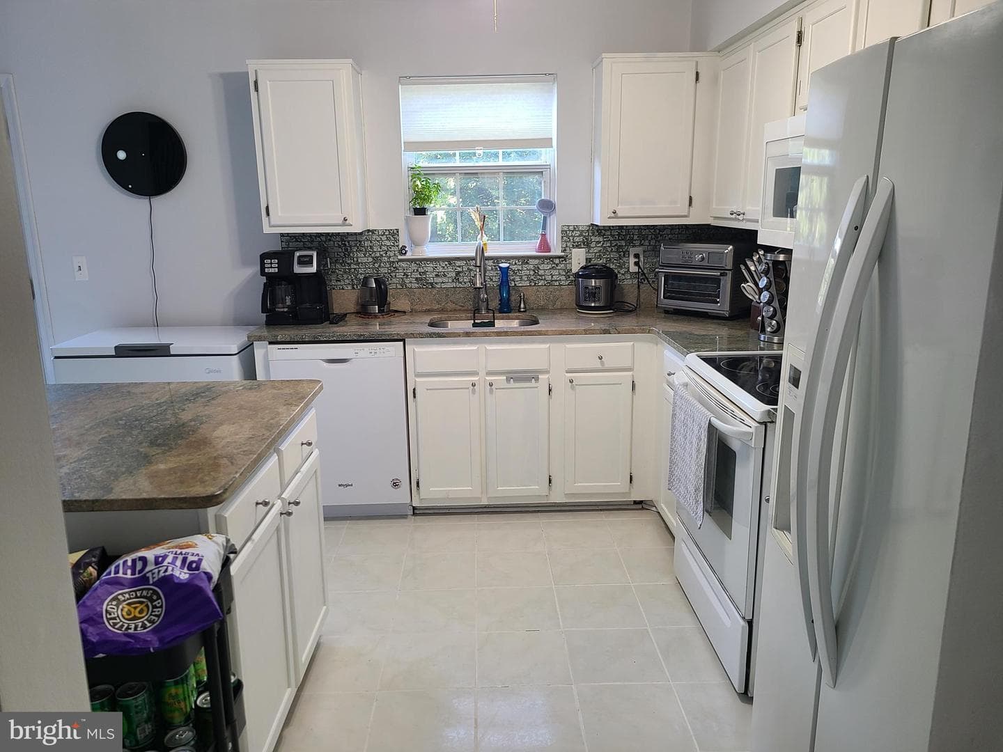 1005 Simsbury Court photo 18