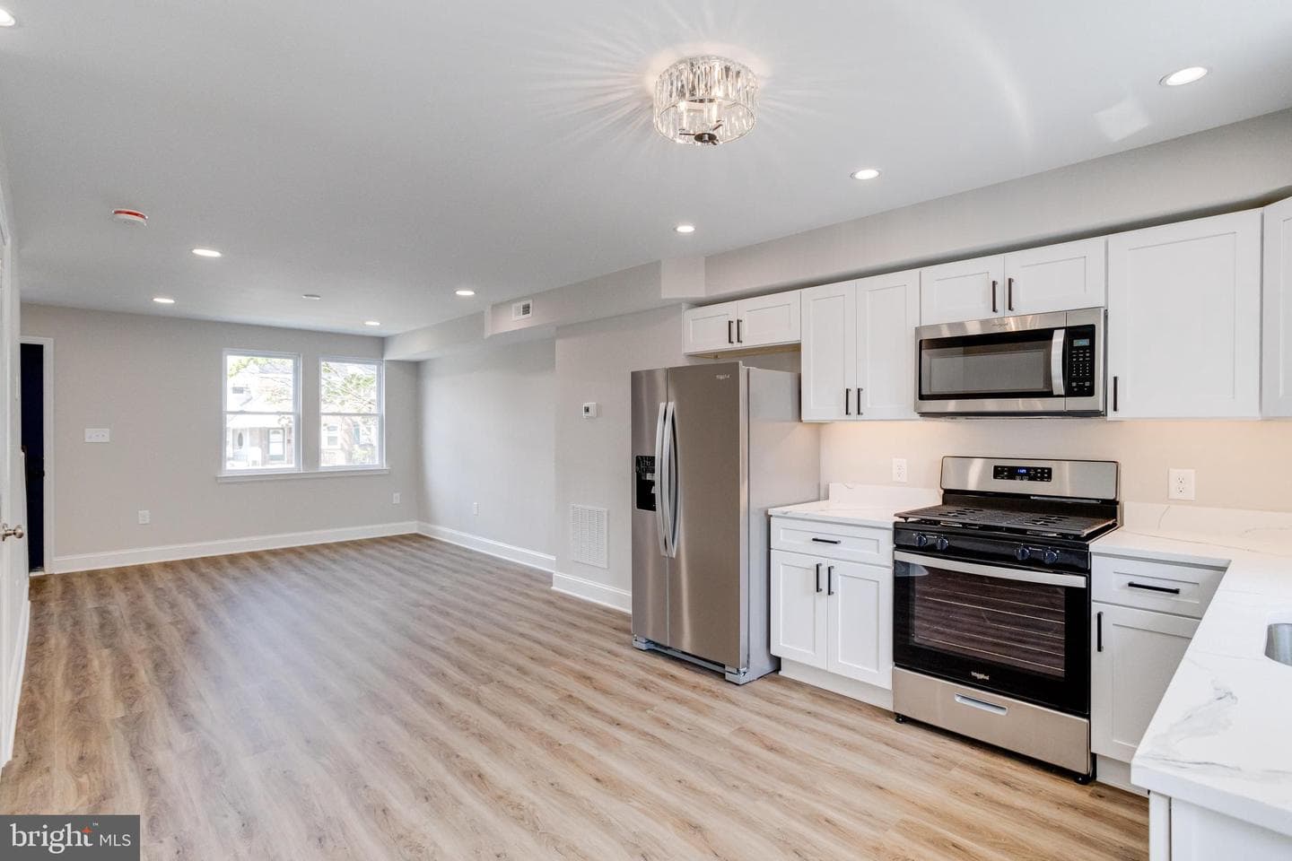 131 W Meadow Road photo 15