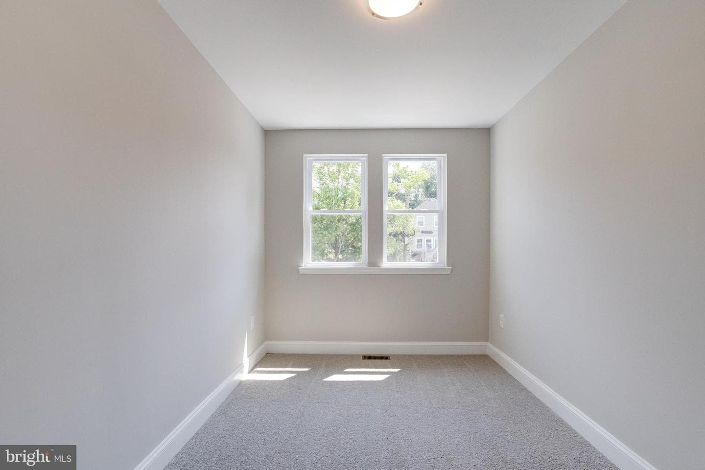 131 W Meadow Road photo 17