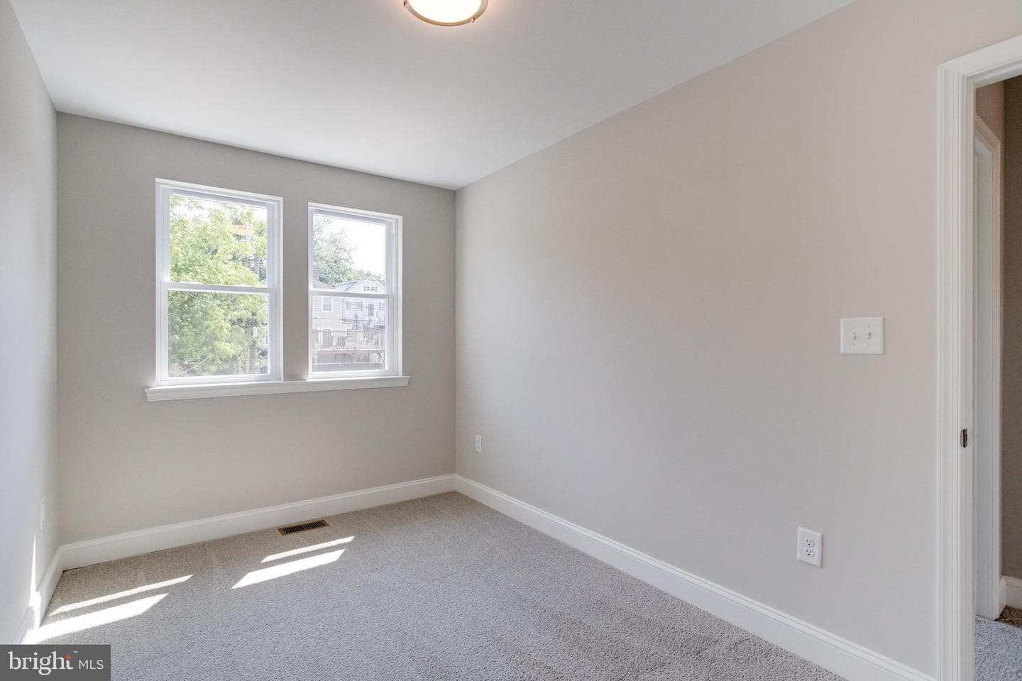 131 W Meadow Road photo 18