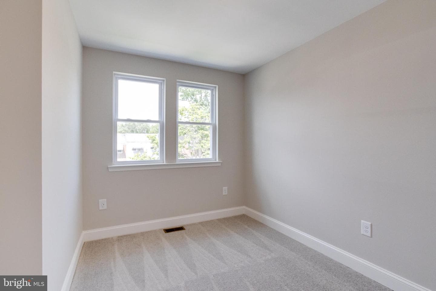 131 W Meadow Road photo 21