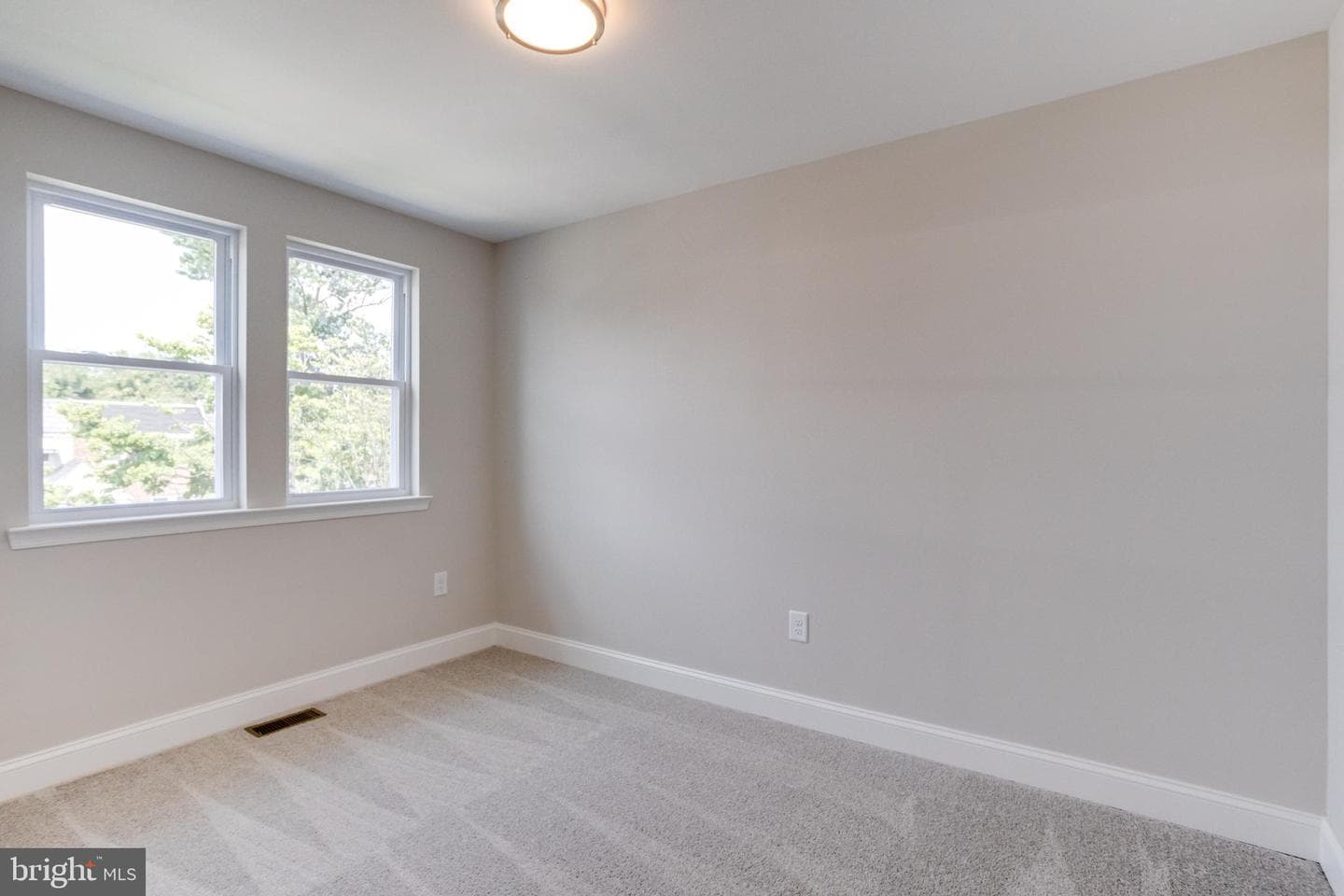 131 W Meadow Road photo 24