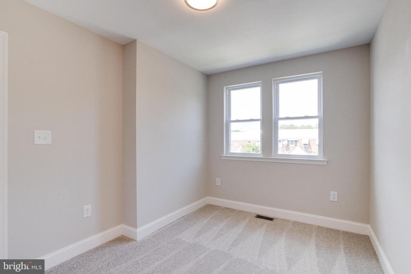 131 W Meadow Road photo 29