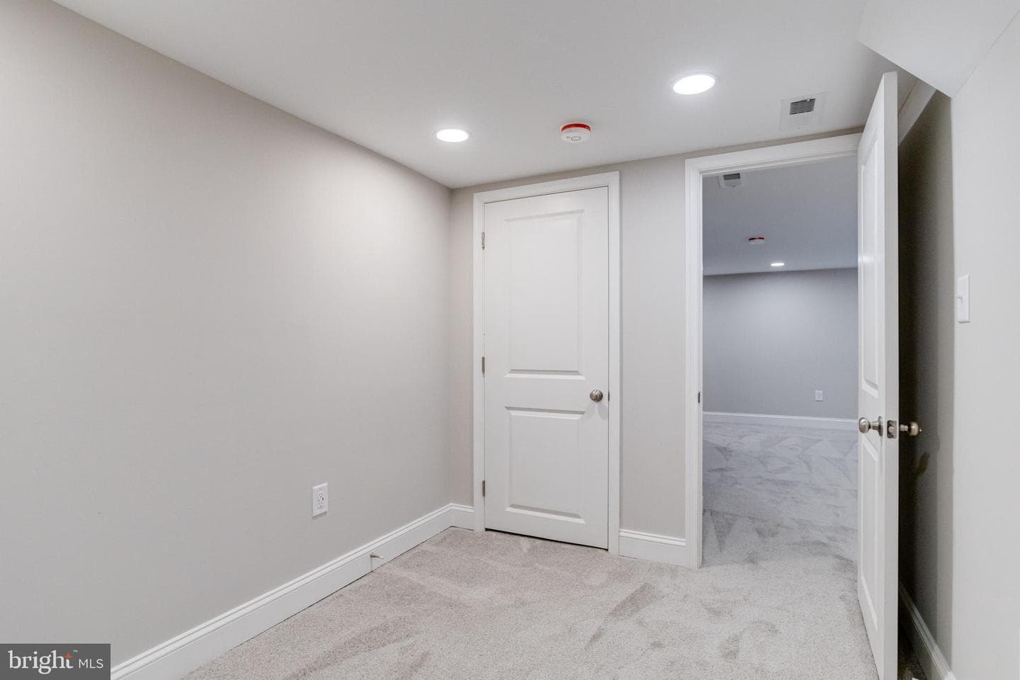 131 W Meadow Road photo 37