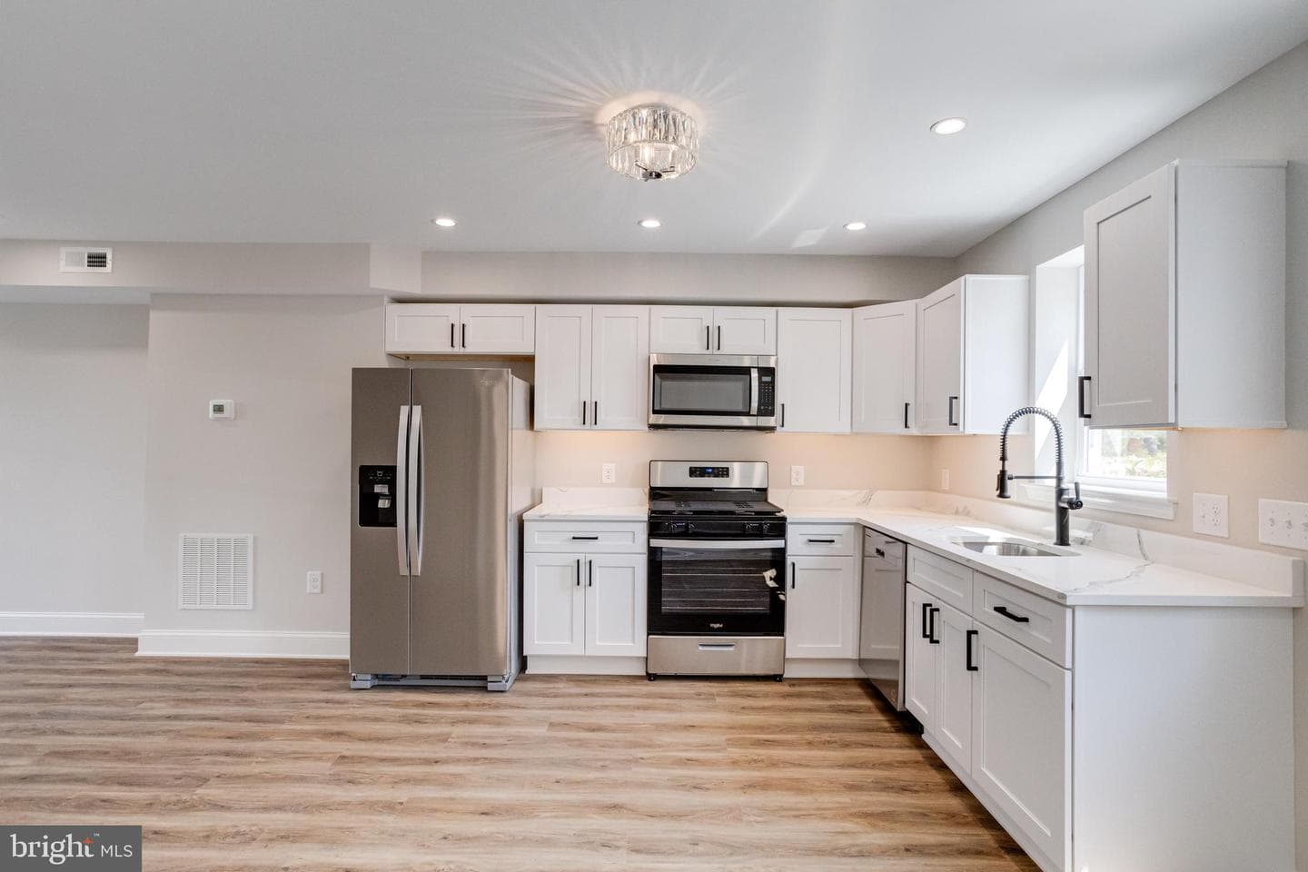 131 W Meadow Road photo 8