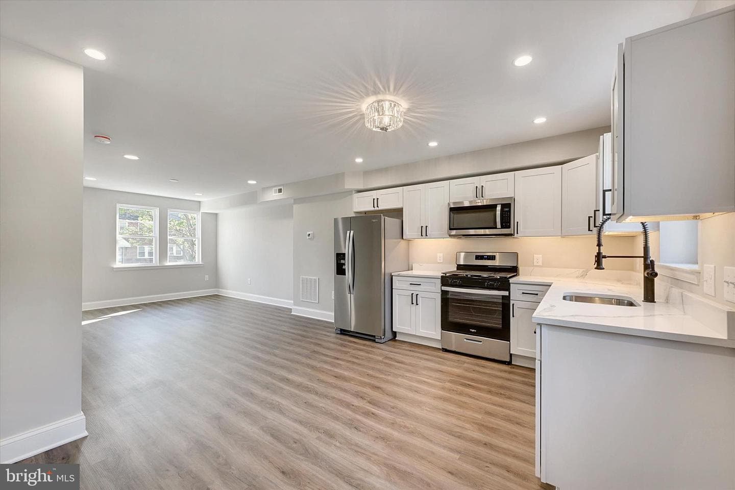 131 W Meadow Road photo 9