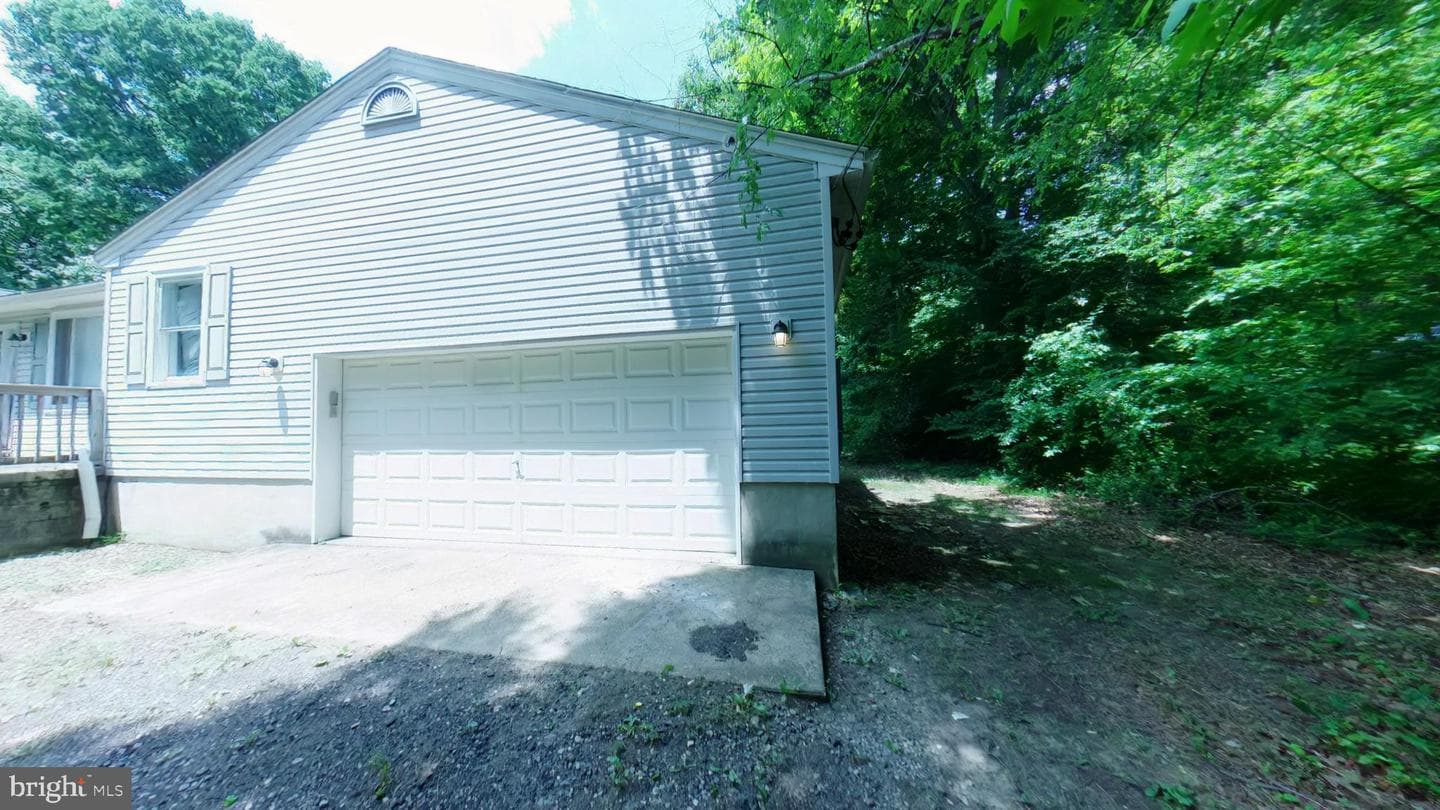 2667 Evergreen Road photo 3