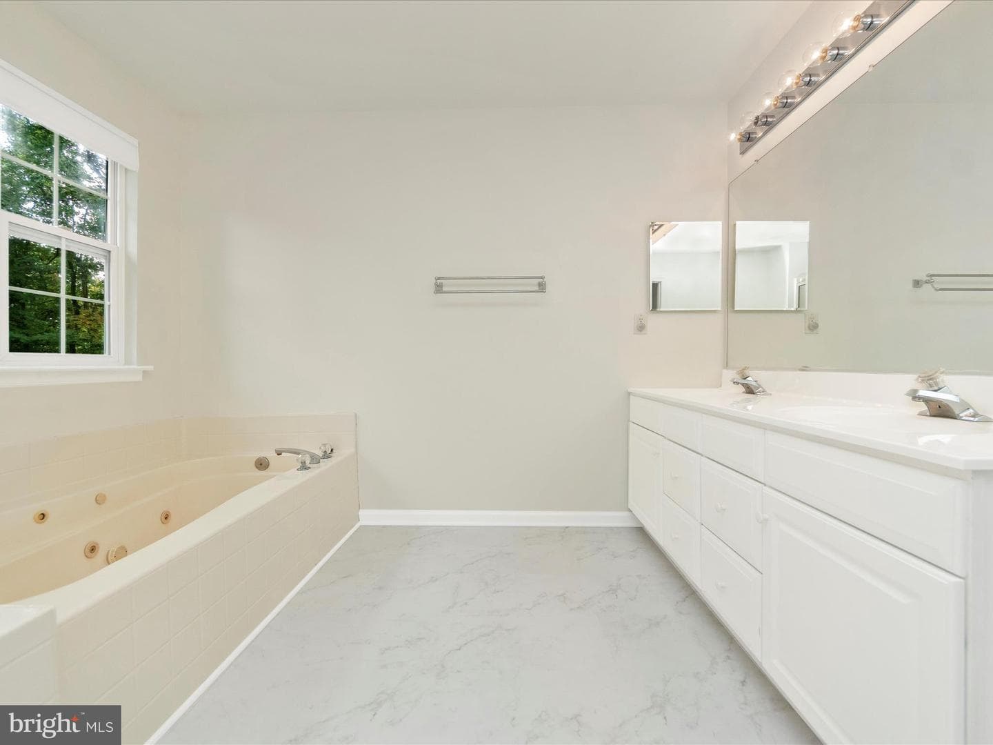 105 Hillsmere Court photo 29