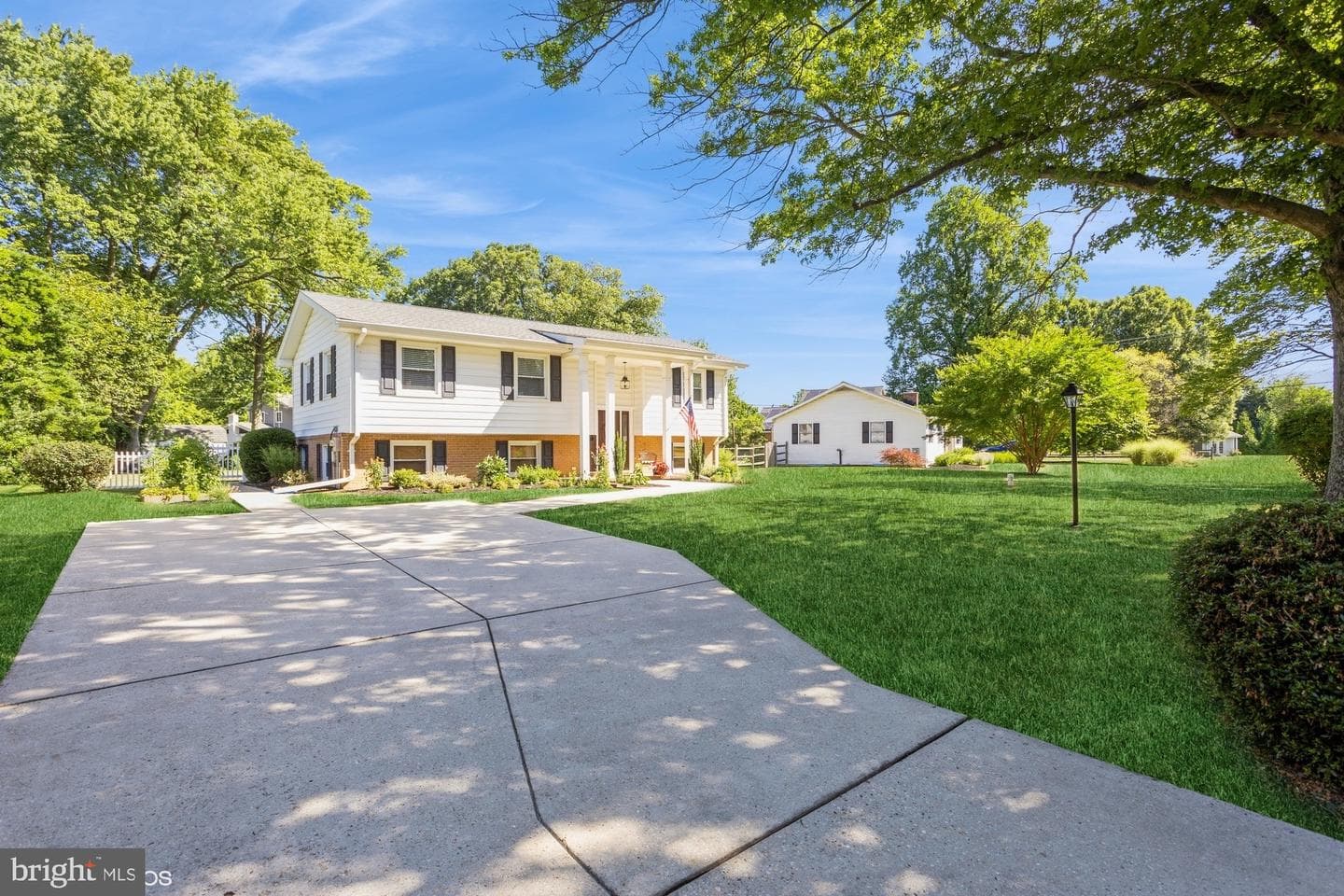 602 Edwards Road photo 3