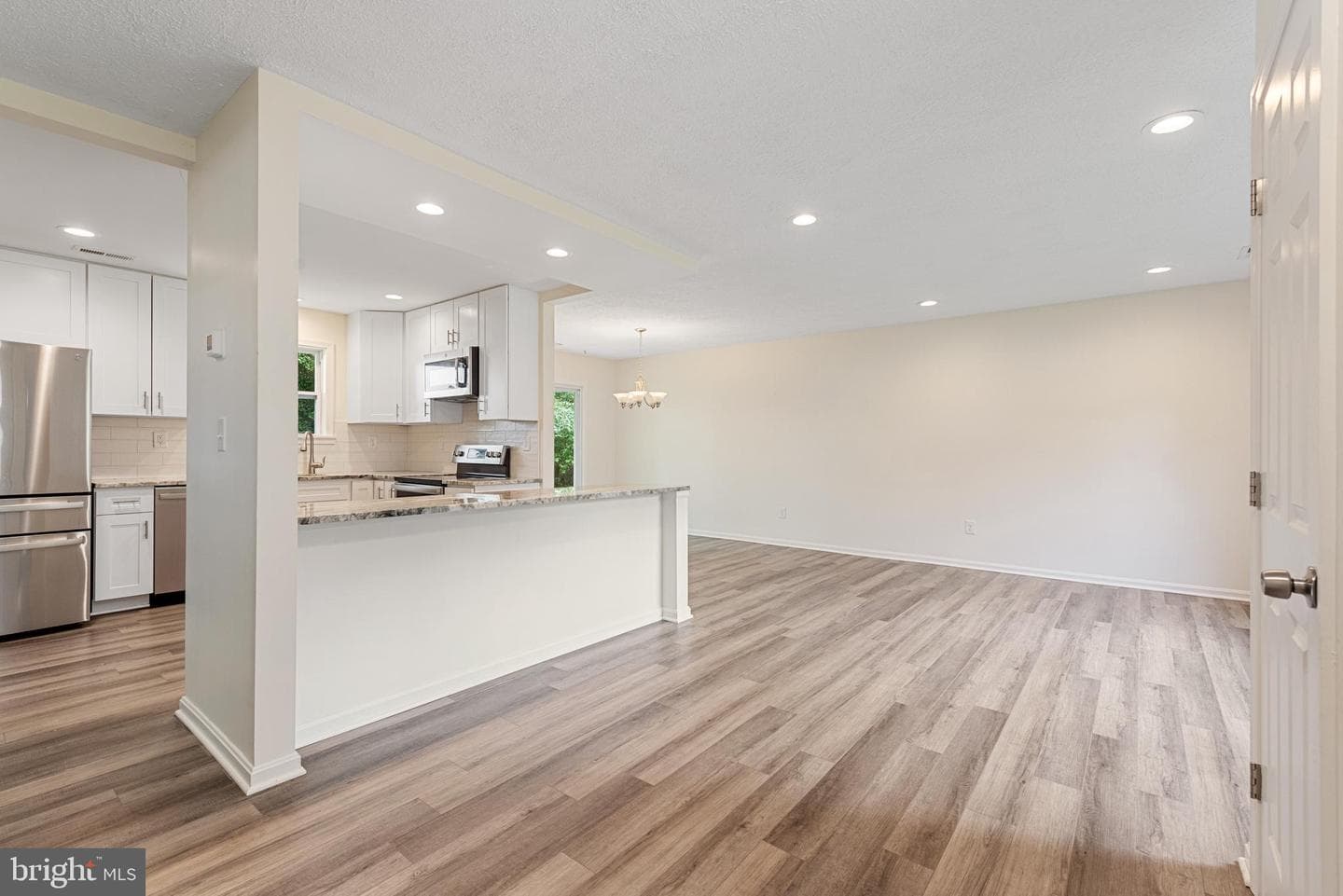 954 Seahorse Court photo 2